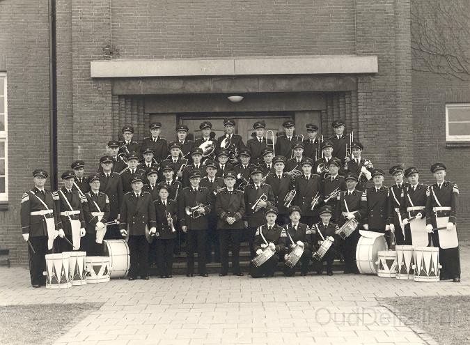 Delfzijls Harmonie Orkest Zeevaartschool 1956.jpg
